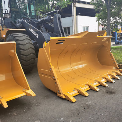 6500kg λειτουργικό βάρος LW600KN φορτιστή τροχών με πάνω υδραυλικό κύλινδρο και κουβά πυραύλου